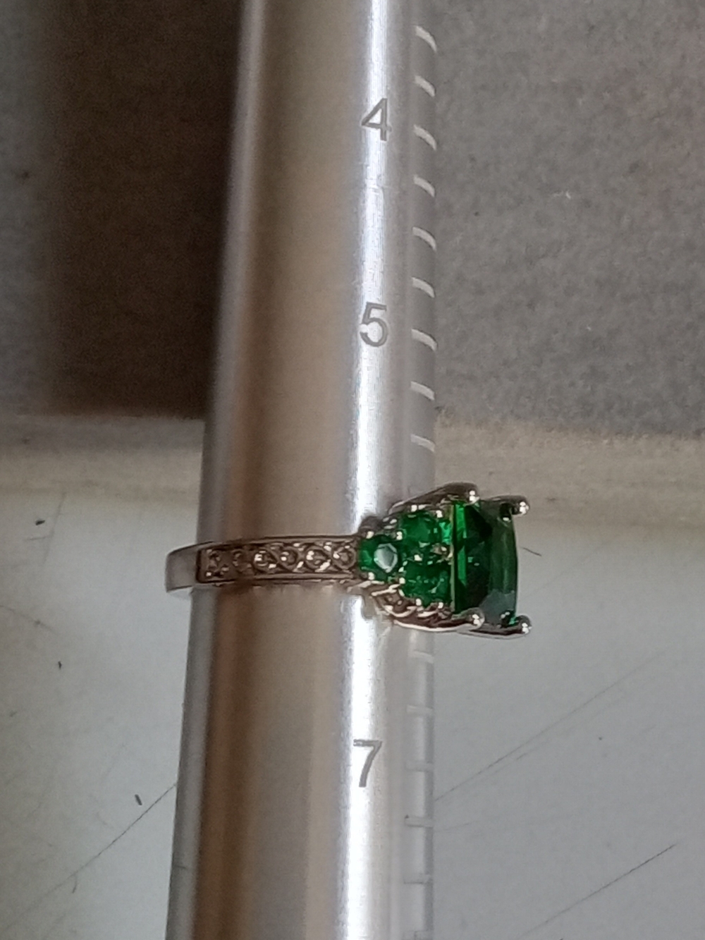 Silver Tone Emerald Green Princess Cut Three Stone 925 Filigree Ring Size 6.25
